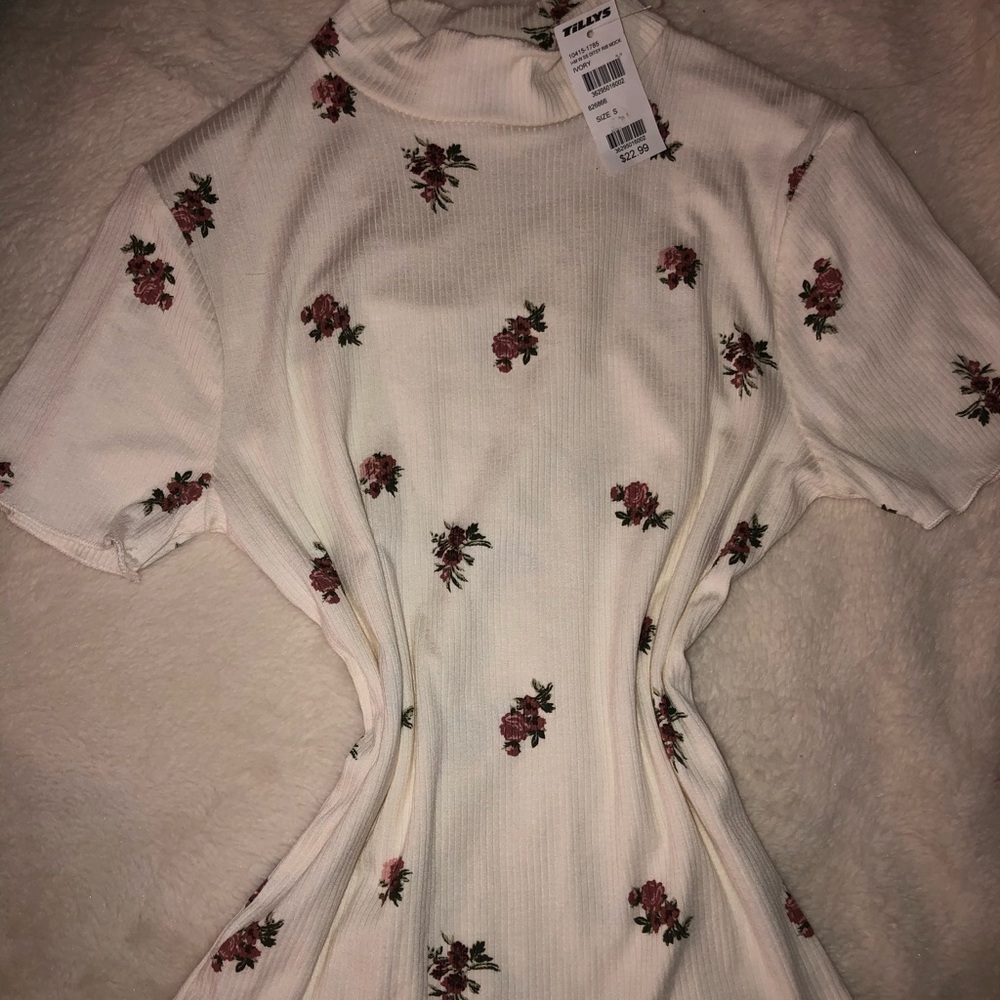 NWT tilly’s floral mock tee 💐